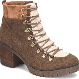 Korks  Elin High Pile Fleece Lug Sole
Bootie size 9.5